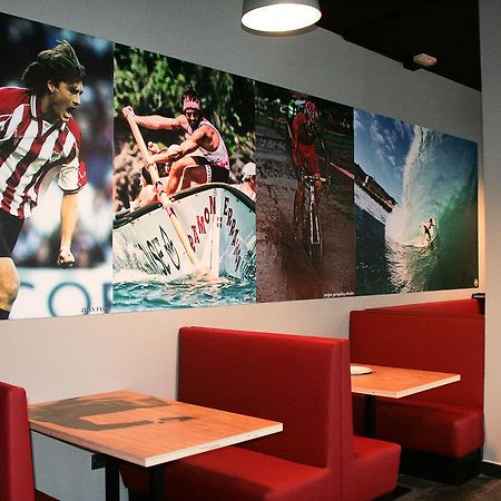 Mundaka Hostel & Sports Cafe Exterior foto